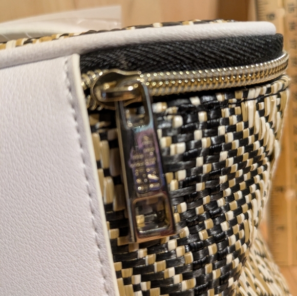 Woven Zigzag Patterned Storage Box - Picture 5 of 7